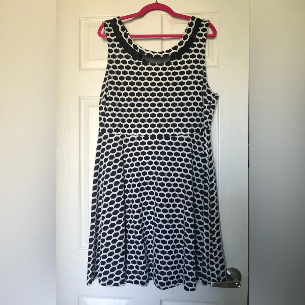 Dress - Picture 1 of 10